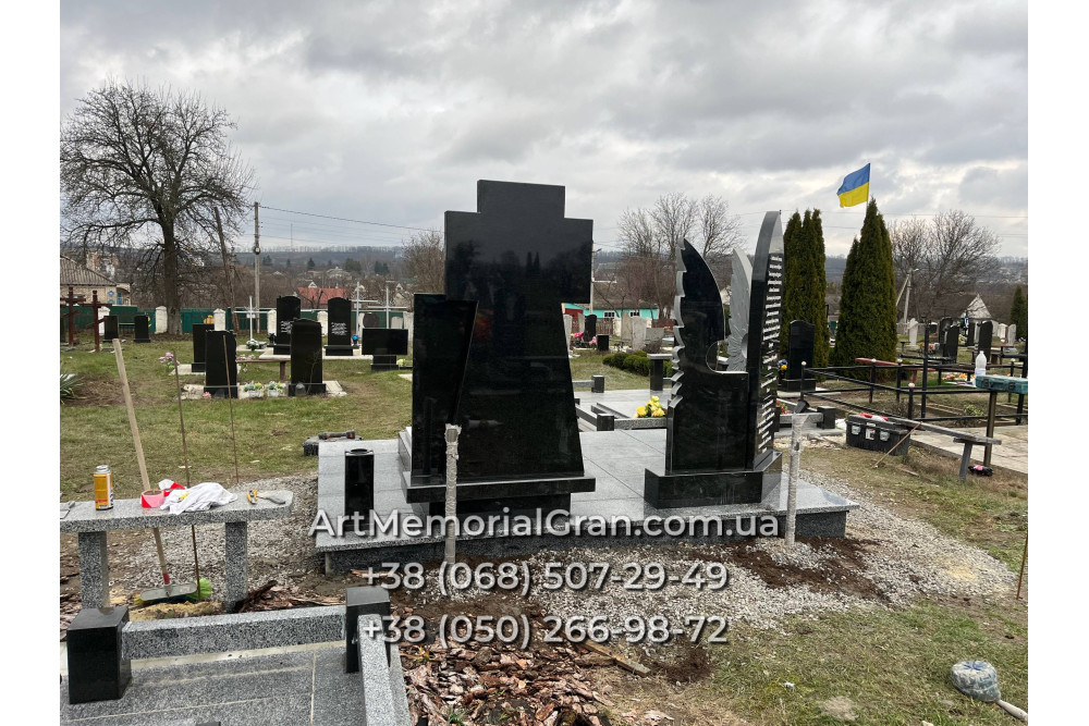 Пам'ятник військовому з крилами та хрестом 00889